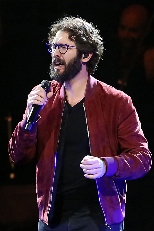 Josh Groban “Bridges” Tour at United Center Chicago Concert Reviews