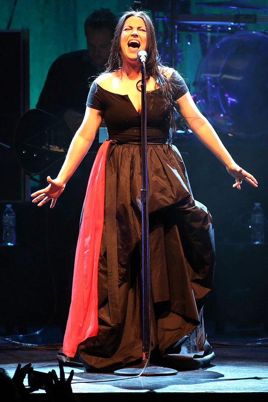 Evanescence: “Synthesis” Tour at Chicago Theatre - Chicago Concert Reviews