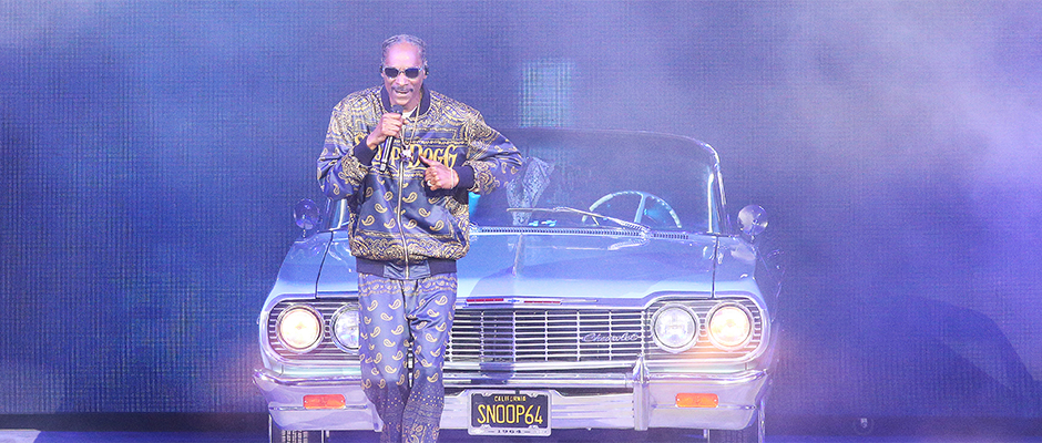 Review: Snoop Dogg delivers an hour of classic hip-hop in 4/20 arena concert