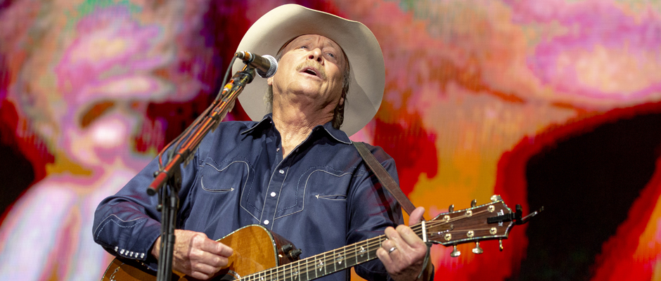 Alan Jackson: “genuine” Tour At Alliant Energy Center - Chicago Concert 