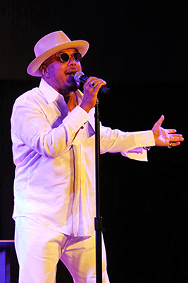 Shalamar’s Howard Hewett makes it “A Night To Remember” for a full ...